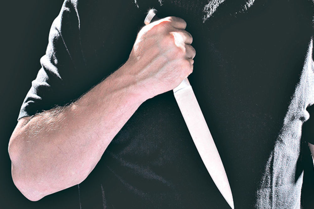 KRVAVO: Mladić taksistu ubo nožem u vrat