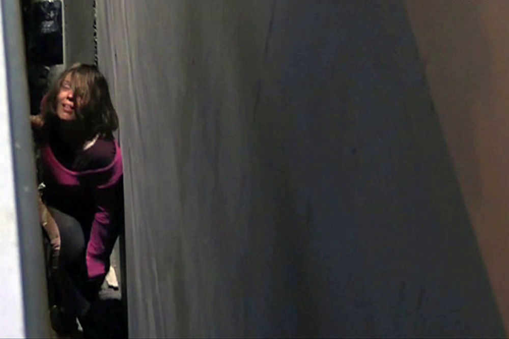 ZAROBLJENA: Devojka se zaglavila između dva zida, spasavali je sat vremena!