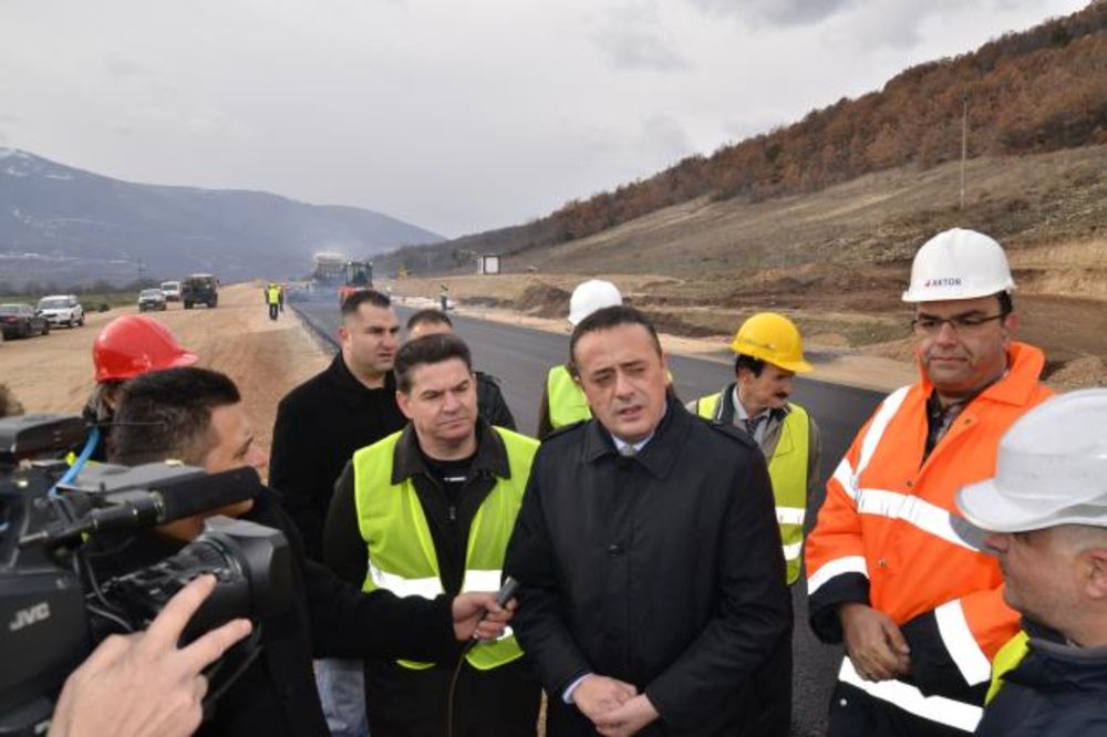 PRVI PUT POSLE 20 GODINA: Aleksandar Antić prisustvovao asfaltiranju auto-puta prema Pirotu