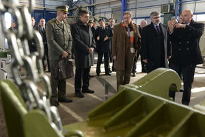 VELIKA PLANA: Ministri odbrane Srbije i Slovenije posetili fabriku borebnih sistema!