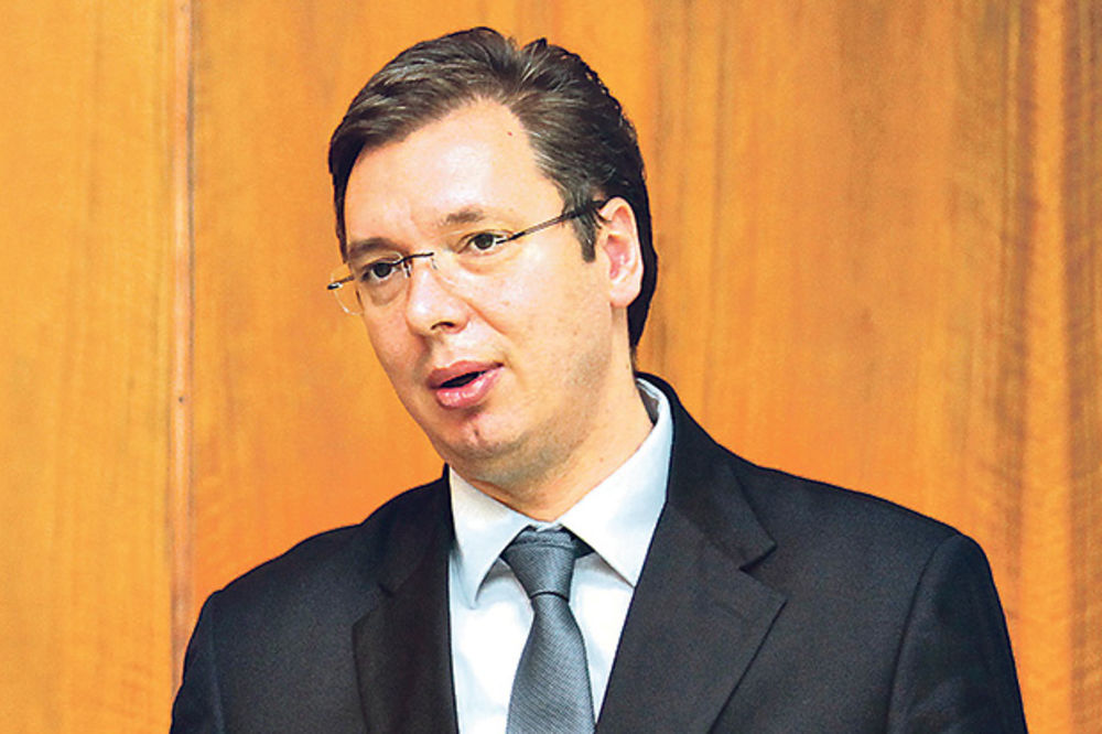 POMOĆ U IZDAVANJU REŠENJA: Premijer Vučić donirao računare i štampače Obrenovcu!