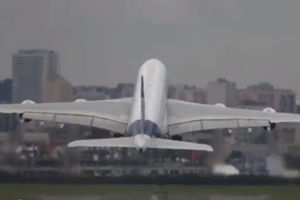 PARALI NEBO: Evo šta se desi kad vojni piloti sednu u kokpit erbasa A380!