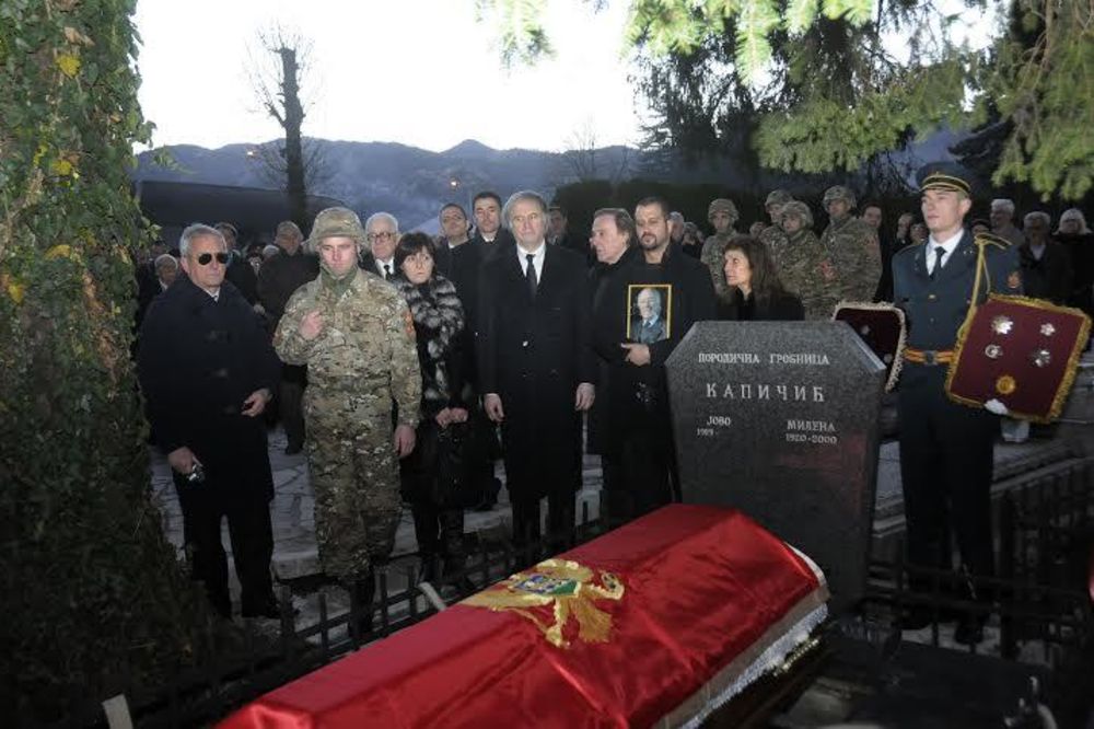 POD ZASTAVOM CRNE GORE: Na Cetinju sahranjen Jovo Kapičić