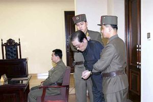 POSLEDNJI TEČIN SNIMAK: Muža Kimove tetke vezanog odvode na streljanje
