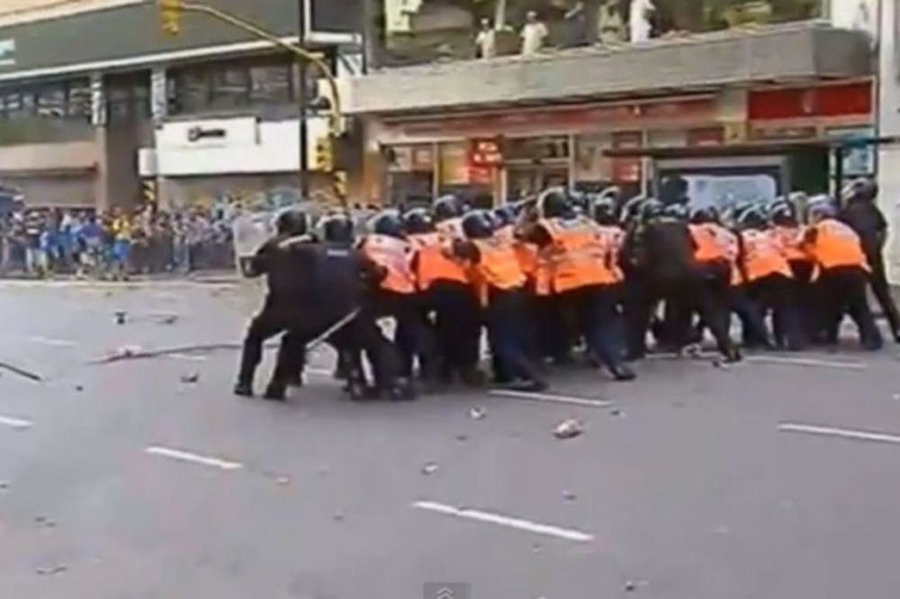 HAOS U ARGENTINI: Navijač Boke ubijen u pucnjavi u Buenos Ajresu (VIDEO)