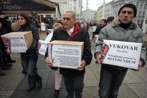 632.000 potpisa protiv ćirilice u Hrvatskoj