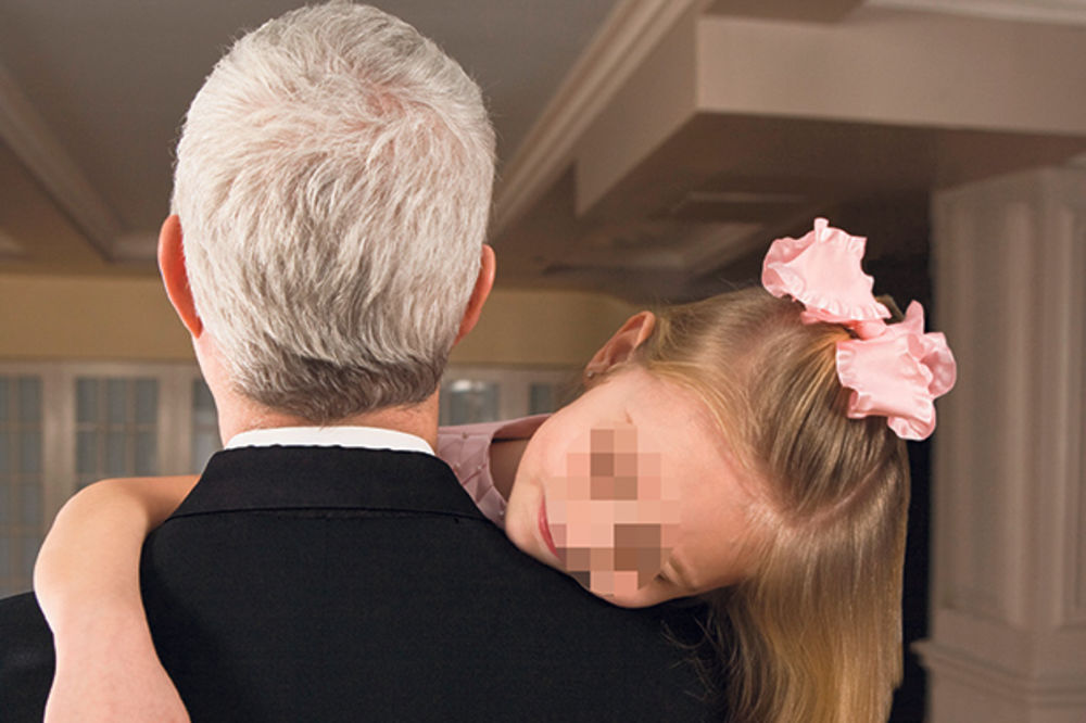 SMEDEREVO: Pedofil (60) obećavajući barbike pipkao devojčice u svom stanu!