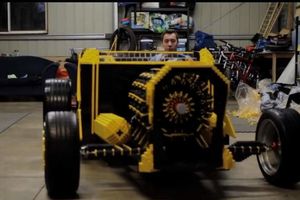 JURI ČAK 30: Napravili automobil od 500.000 lego kockica!