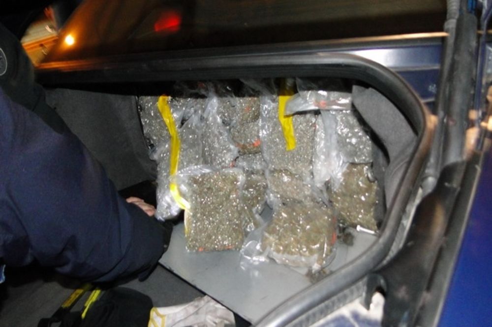 BATROVCI. Policija na izlasku zaplenila 22,8 kilograma marihuane!