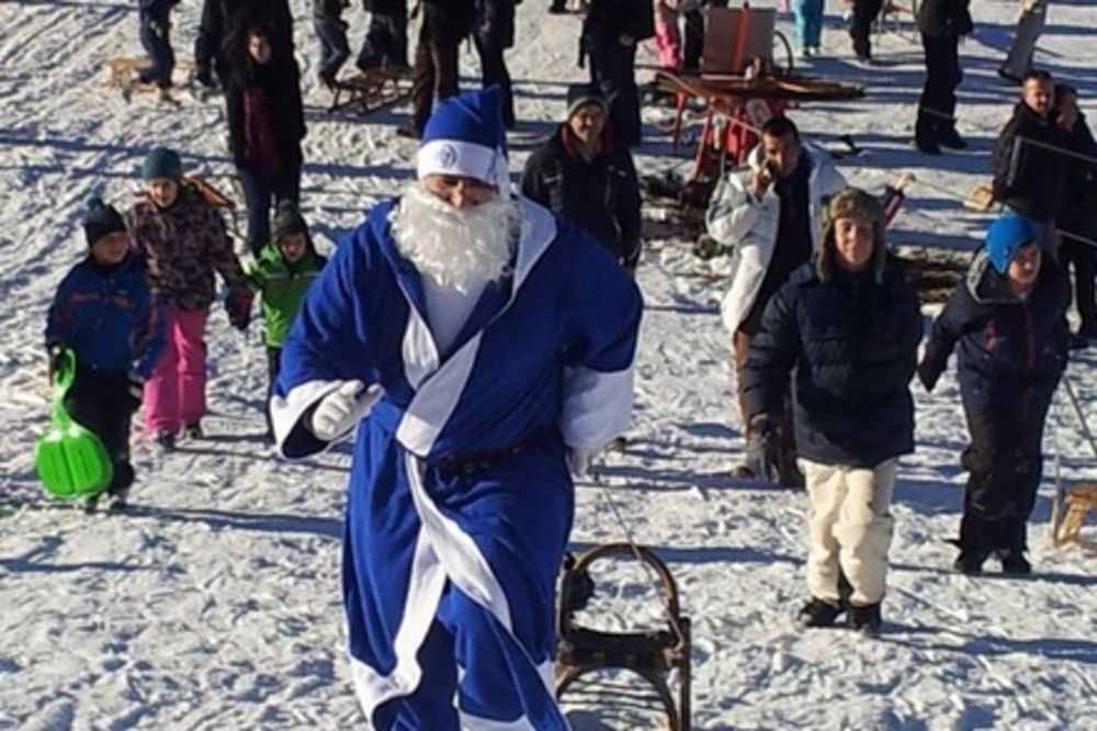 OVO NISTE VIDELI: Sarajlije imaju plavog Deda Mraza!