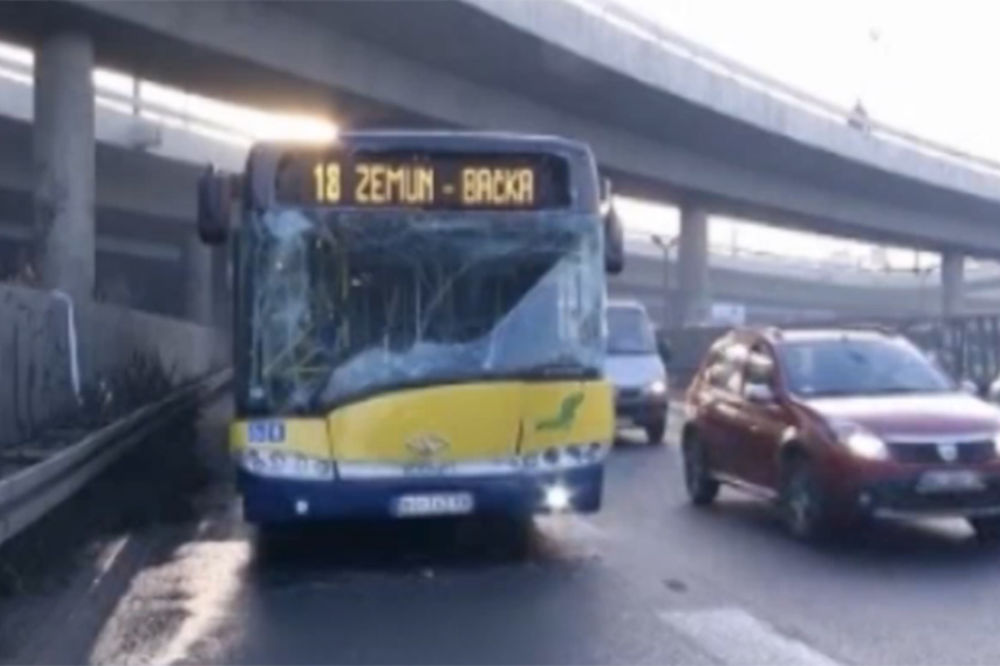 Sudarila se dva autobusa kod Franša, povređena putnica