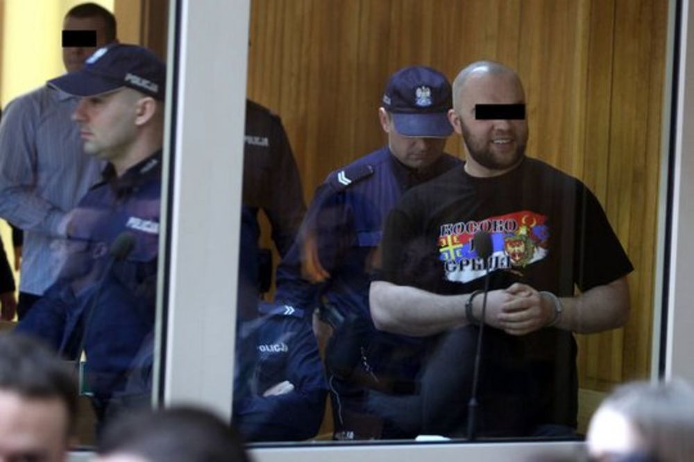 BRUTALNO UBISTVO: Navijači Visle presudu dočekali u majicama Kosovo je Srbija