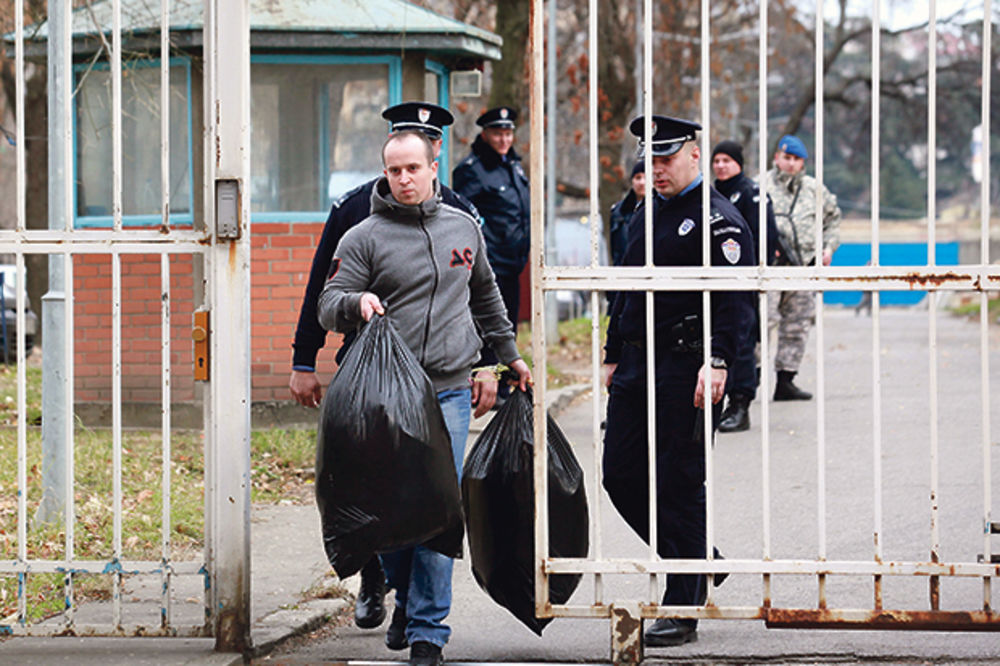 NEUHVATLJIV ZA POLICIJU: Dunjić pobegao sa 25 adresa, a ima 41. prijavu!