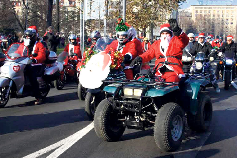 RADOST U DOMU U SREMČICI:  200 Deda Mrazova na motorima doneli paketiće!