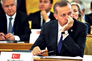 NEREDI: Erdoganu svi okreću leđa