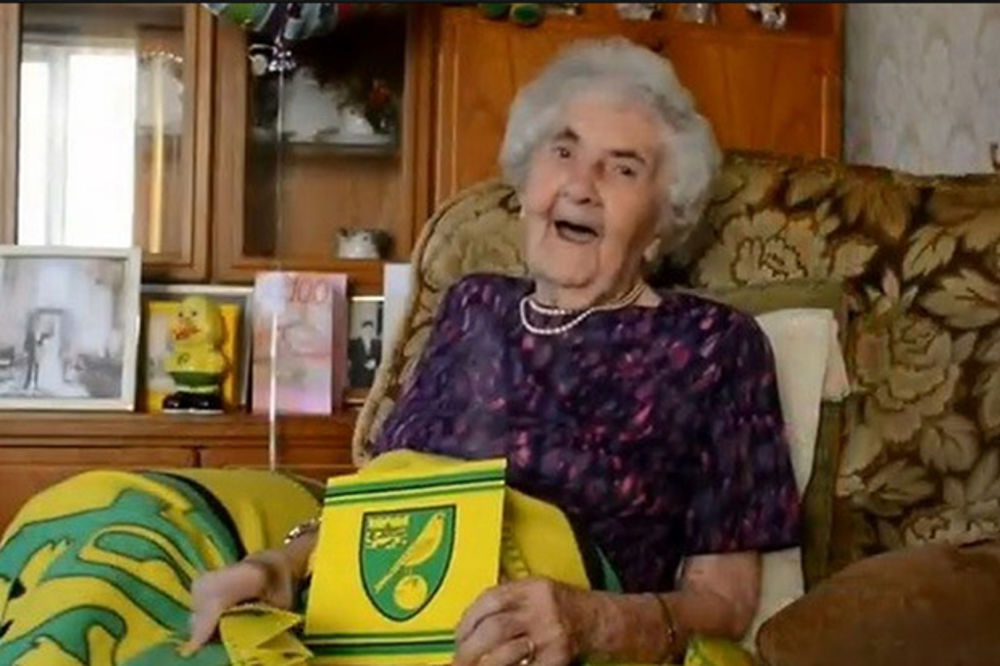 UPOZNAJTE BAKU VERU: Najstarija navijačica na svetu proslavila 100. rođendan