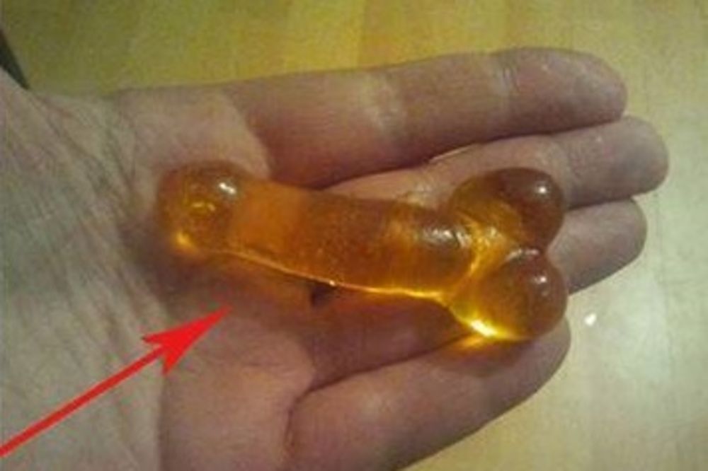 SRAMOTA U NOVOM SADU: Deci prodaju gumene bombone u obliku penisa!