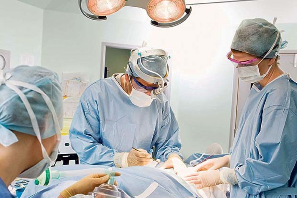 SKANDAL U BIH: Traže od hirurga da prikoče i smanje broj operacija!