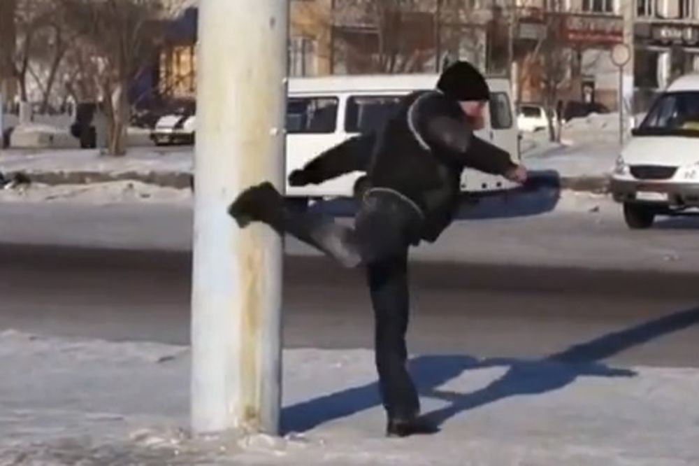 RUSKI KUNG FU: Napio se kao letva i tukao banderu!