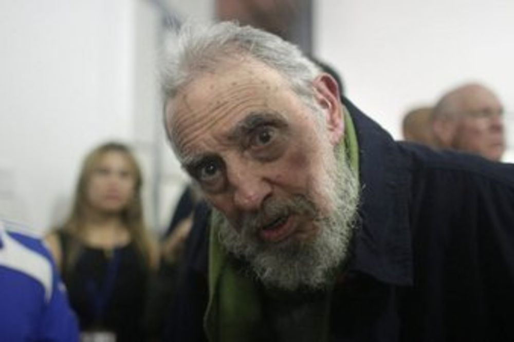 NIJE GOTOV: Fidel Kastro fotografisan na izložbi u Havani