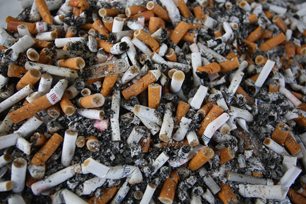 PUŠAČIMA U SRBIJI ODZVONILO: Cigarete će biti proterane i iz kafana