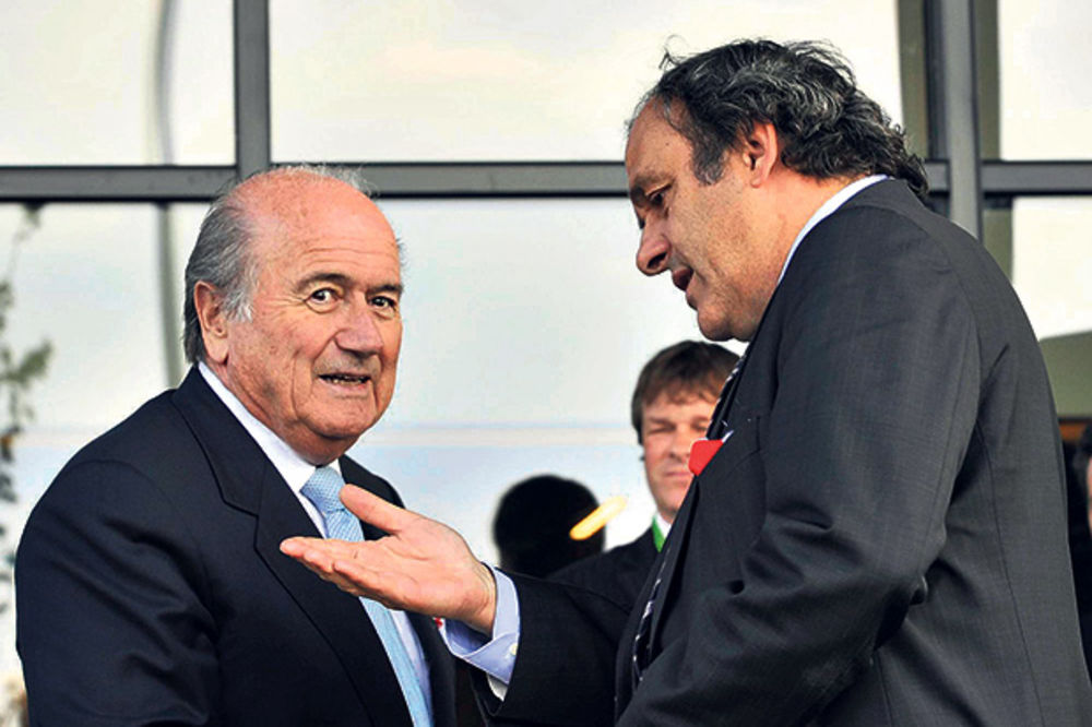 POKRENUTA ISTRAGA PROTIV BLATERA: Predsednik FIFA dao Platiniju dva miliona evra