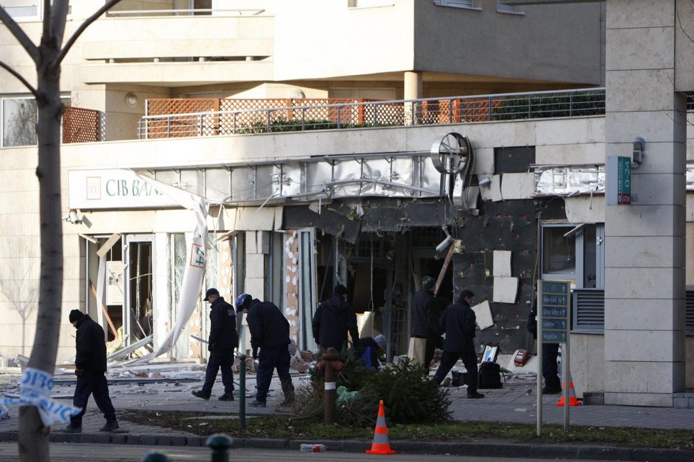 BUDIMPEŠTA: Paket-bomba eksplodirala ispred banke