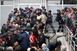 MAKLJAŽA: Radnici Želvoza blokirali zgradu Opštine Smederevo