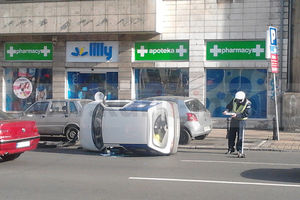 SAOBRAĆAJKA U DEČANSKOJ: Automobil se prevrnuo na krov!