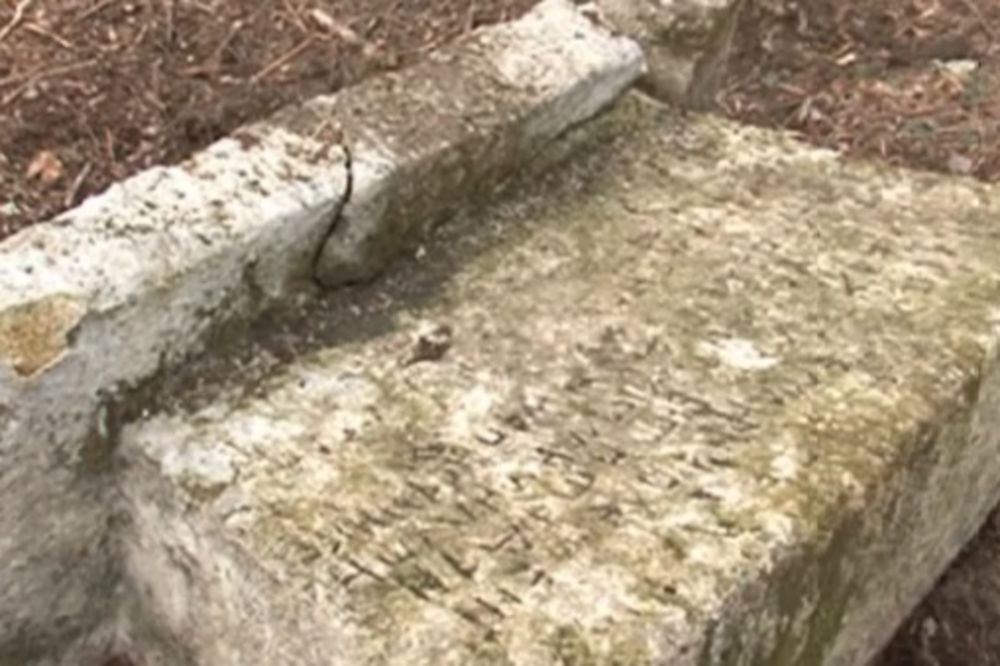 KALESIJA: Ukraden srednjevekovni spomenik sa pravoslavnog groblja
