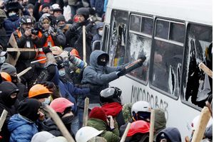 DVOJE POVREĐENIH: Sukobi policije i demonstranata u Kijevu