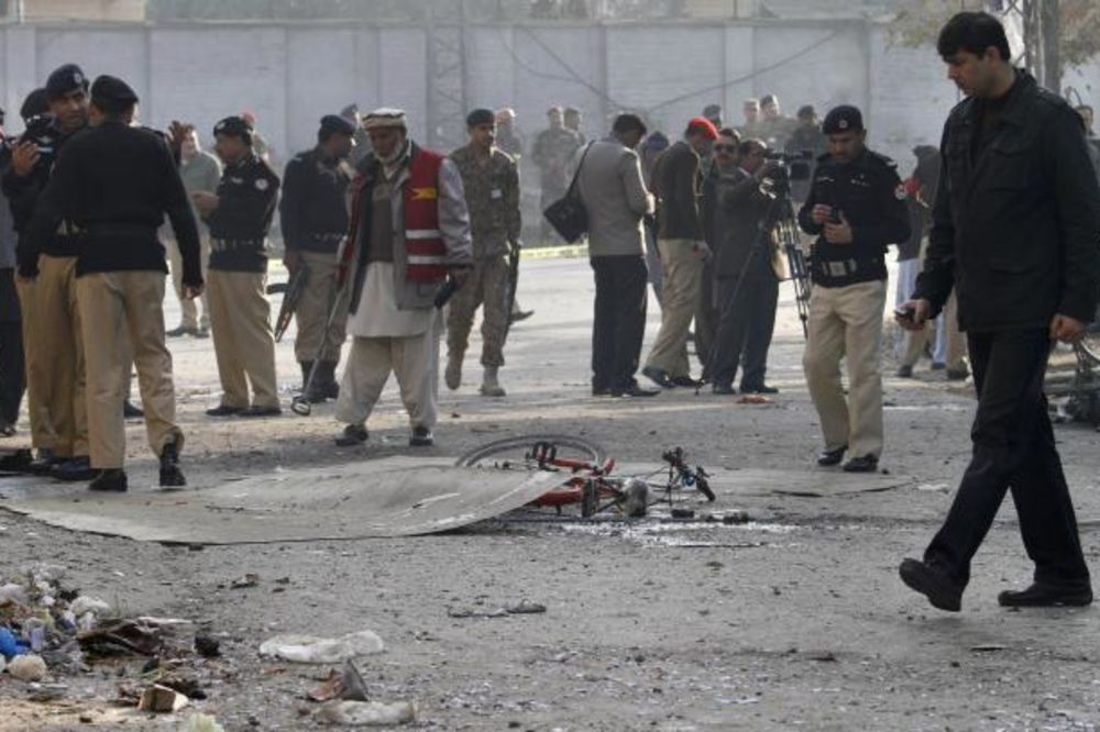 13 mrtvih u samoubilačkom napadu ispred vojnog štaba u Pakistanu