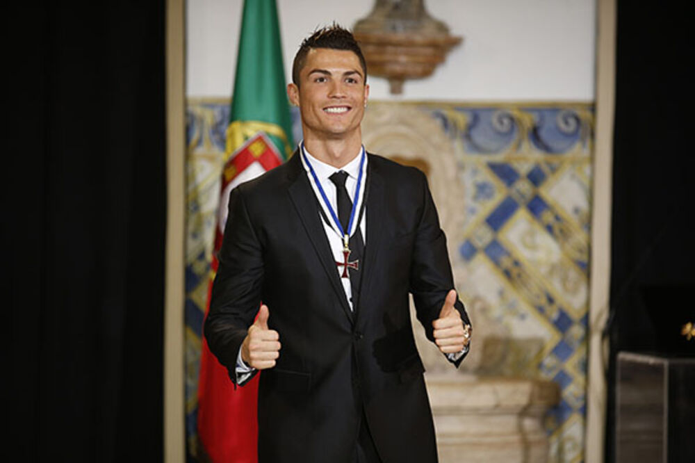 RONALDO ODLIKOVAN: Predsednik Portugala uručio orden najboljem fudbaleru sveta