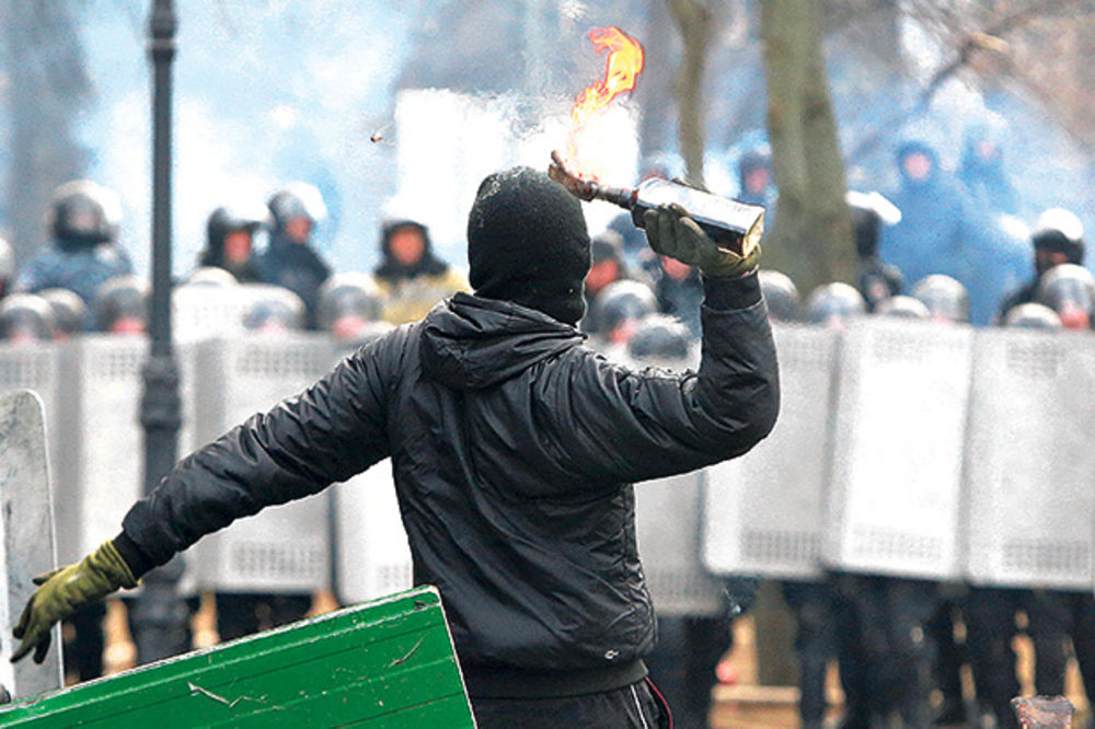 PRETNJA SILOM: Ukrajinske vlasti spremne za napad na demonstrante