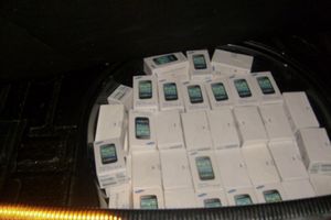HORGOŠ: Carinici zaplenili švercovane mobilne vredne 15.000 evra