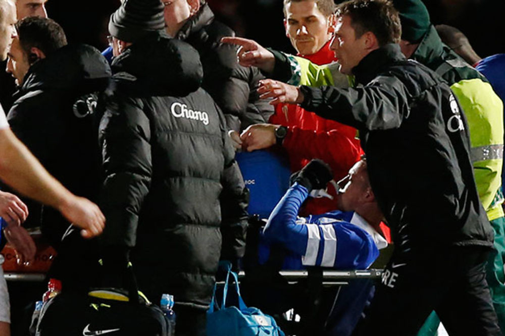 UZNEMIRUJUĆI VIDEO: Pogledajte stravičnu povredu igrača Evertona