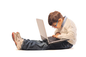 ALARMANTNO: I trogodišnja deca zavisna od interneta