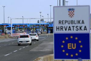 NAJVIŠE KONTROLIŠU AUTOBUSE: Ako putujete u Hrvatsku, evo šta smete da prenesete preko granice, A ZA OVO PIŠU KAZNE