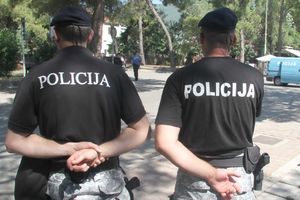 SLAGALI I ITALIJANE: Šefovi CG policije 9 godina voze ukradeni audi A4