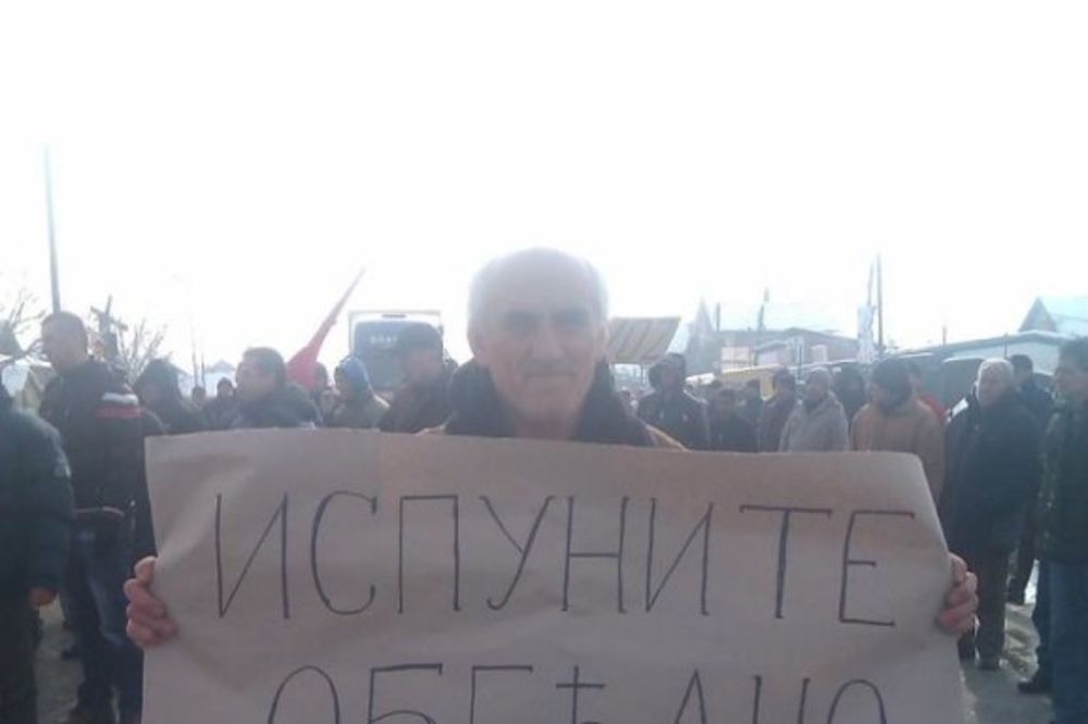 BLOKIRALI PUT I PRUGU: Radnici Želvoza odbili sastanak sa državnim sekretarom Ministarstva privrede