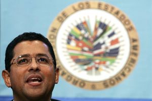 MAŠTOVITO: Bivši predsednik Salvadora pokušao da pobegne iz zemlje autobusom