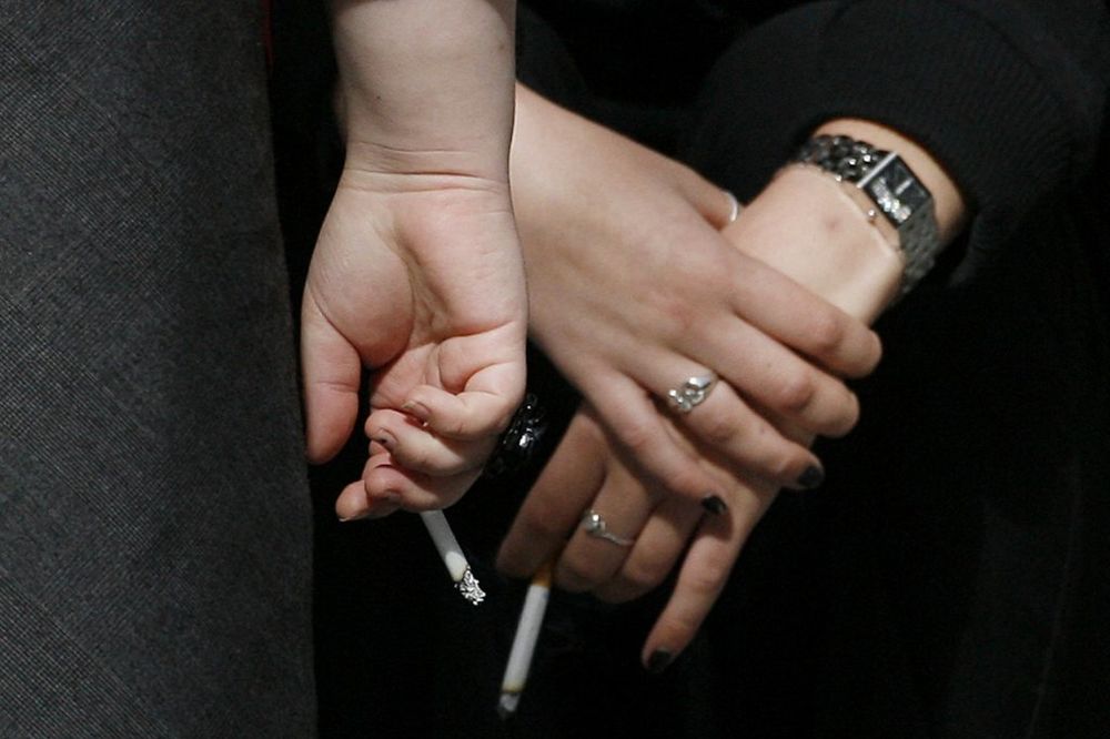 KAZNE ZBOG PAUZE: Direktor pušačima smanjio plate za 50 evra!
