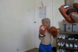 POGLEDAJTE BUDUĆEG ŠAMPIONA: Mališan udara kao MMA borac