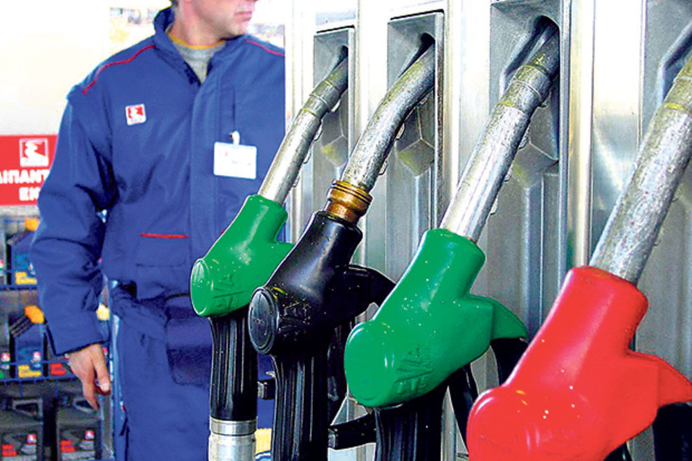 DA LI ĆE GORIVO U SRBIJI DANAS DA POJEFTINI? Cene nafte na berzama značajno pale!