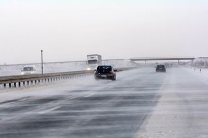 VOZAČI, PAŽNJA: Obustavljen teretni saobraćaj preko Iriškog venca zbog snežnih nanosa