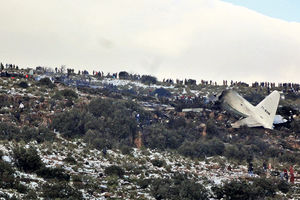 Avion udario u stenu, poginulo 77 osoba!