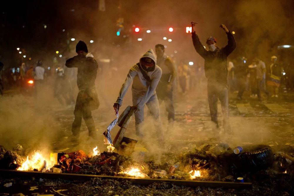 HAOS U VENECUELI: 9 mrtvih i 137 povređenih u protestima