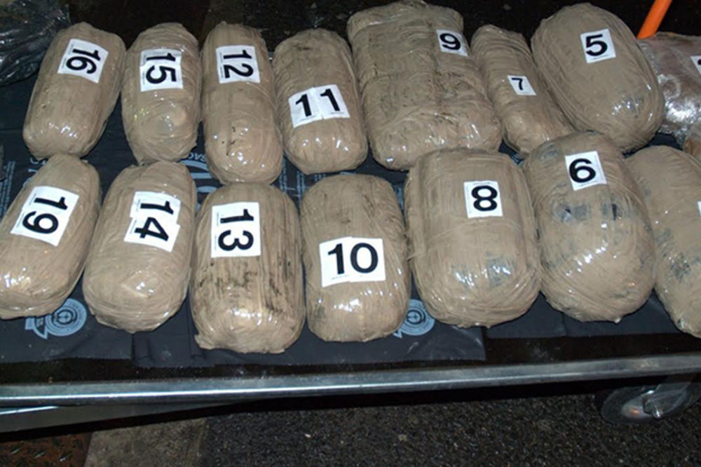 OTKRIO IH POLIGRAF: Uhapšen dvojac koji je prenosio 10,5 kilograma maruhuane!