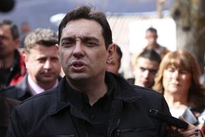 Vulin: Ubedljiva pobeda SNS od 52 odsto na Kosovu i Metohiji!