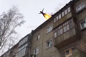 RUS GLEDA SMRTI U OČI: Zapaljen skočio sa zgrade!
